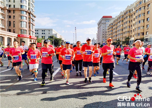 【黑龙江】哈尔滨银行“千人跑团”四战“哈马” 助力金融服务与城市马拉松运动加速融合
