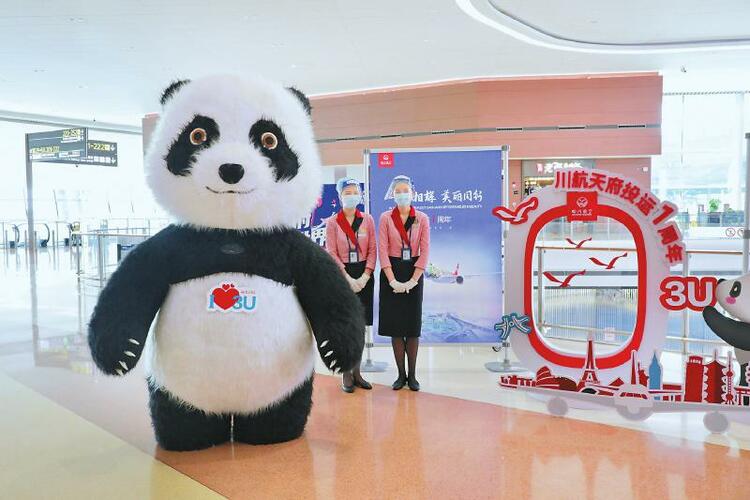（转载）天府机场通航一周年 川航“熊猫之路”谱新篇