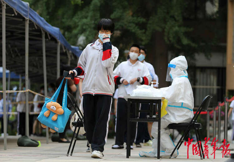 北京高考考生:做完核酸检测再离场