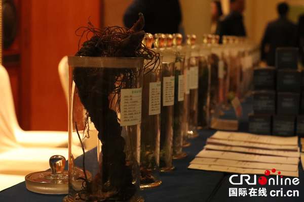 图片默认标题_fororder_苗药展示（申勇-摄）