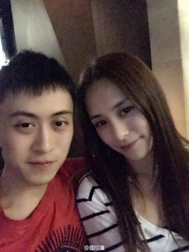 晒异性合照被疑公布恋情 阿娇:去当编剧吧(图)