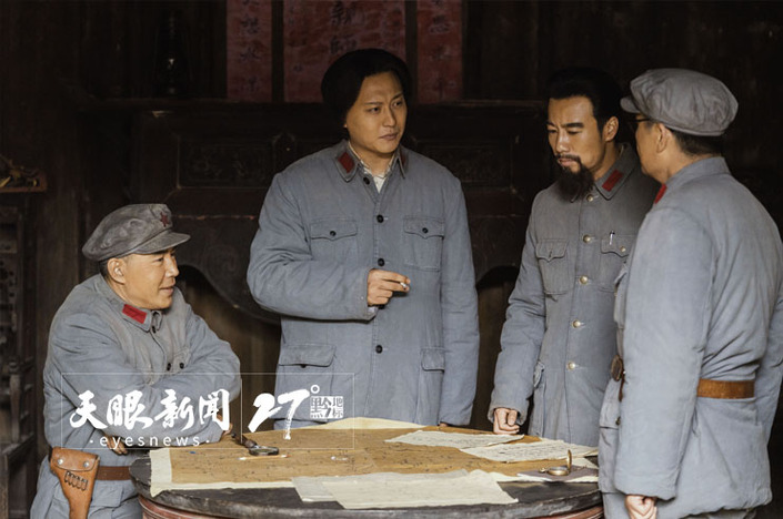 (要闻、客户端贵州带图列表、移动版)聚焦《伟大的转折》·专访主演侯京健再度饰演毛泽东 是精神上的又一次洗礼