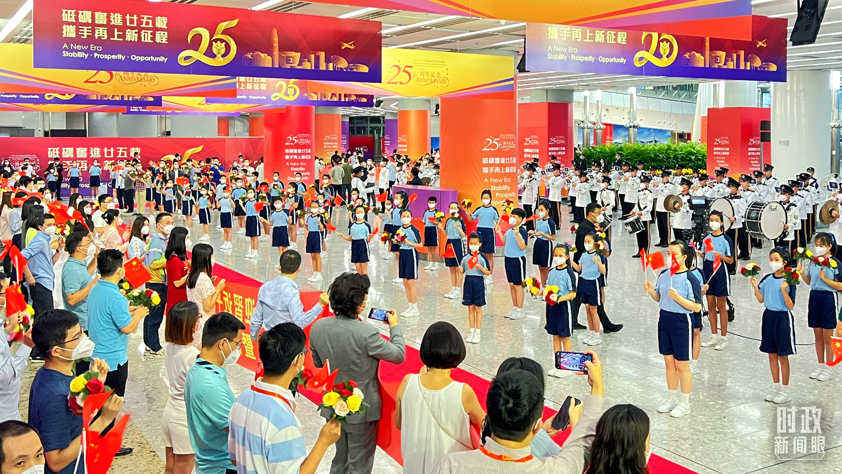 时政新闻眼丨习近平视察香港,传递哪些重要信息?