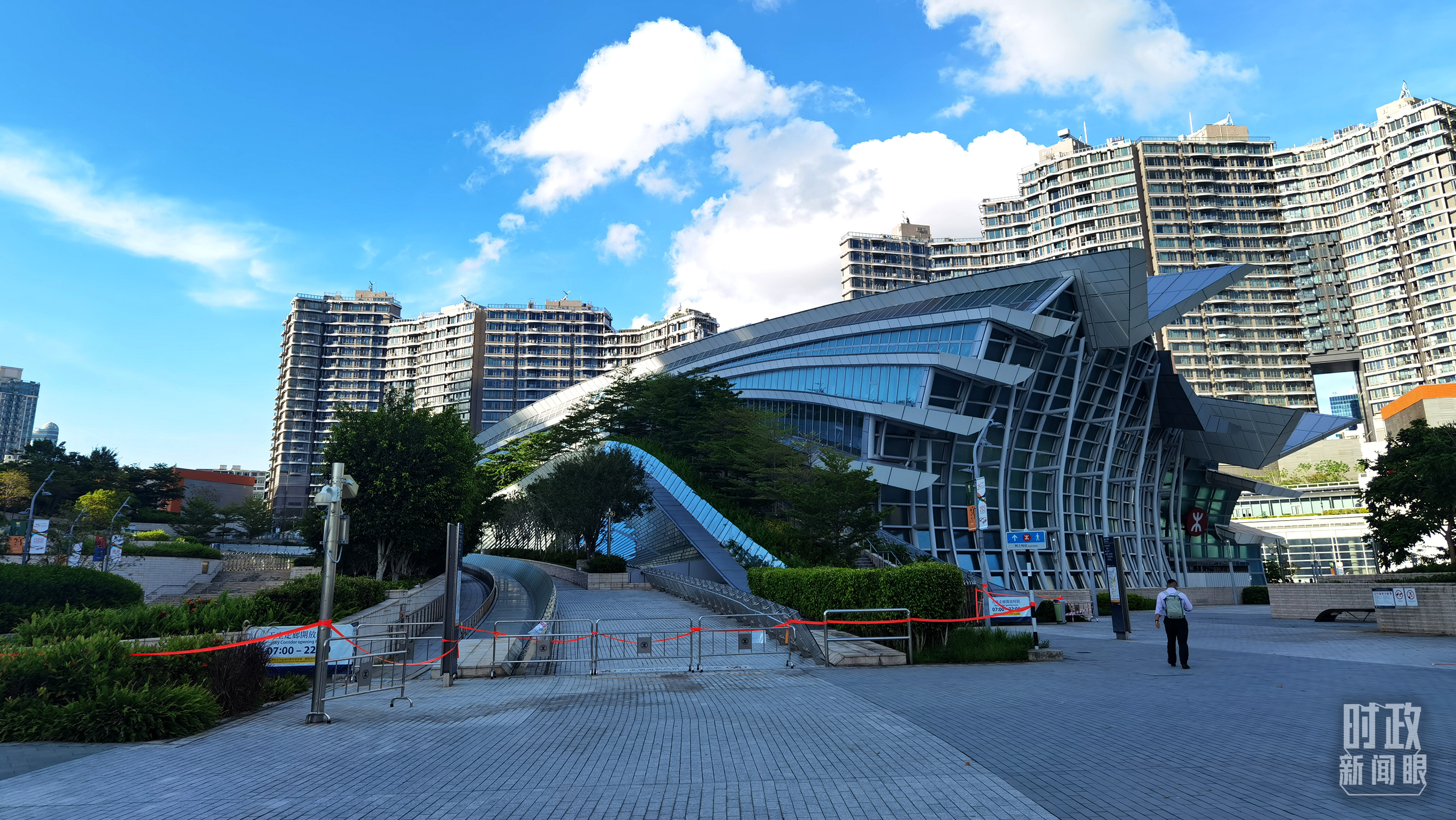 时政新闻眼丨习近平视察香港,传递哪些重要信息?