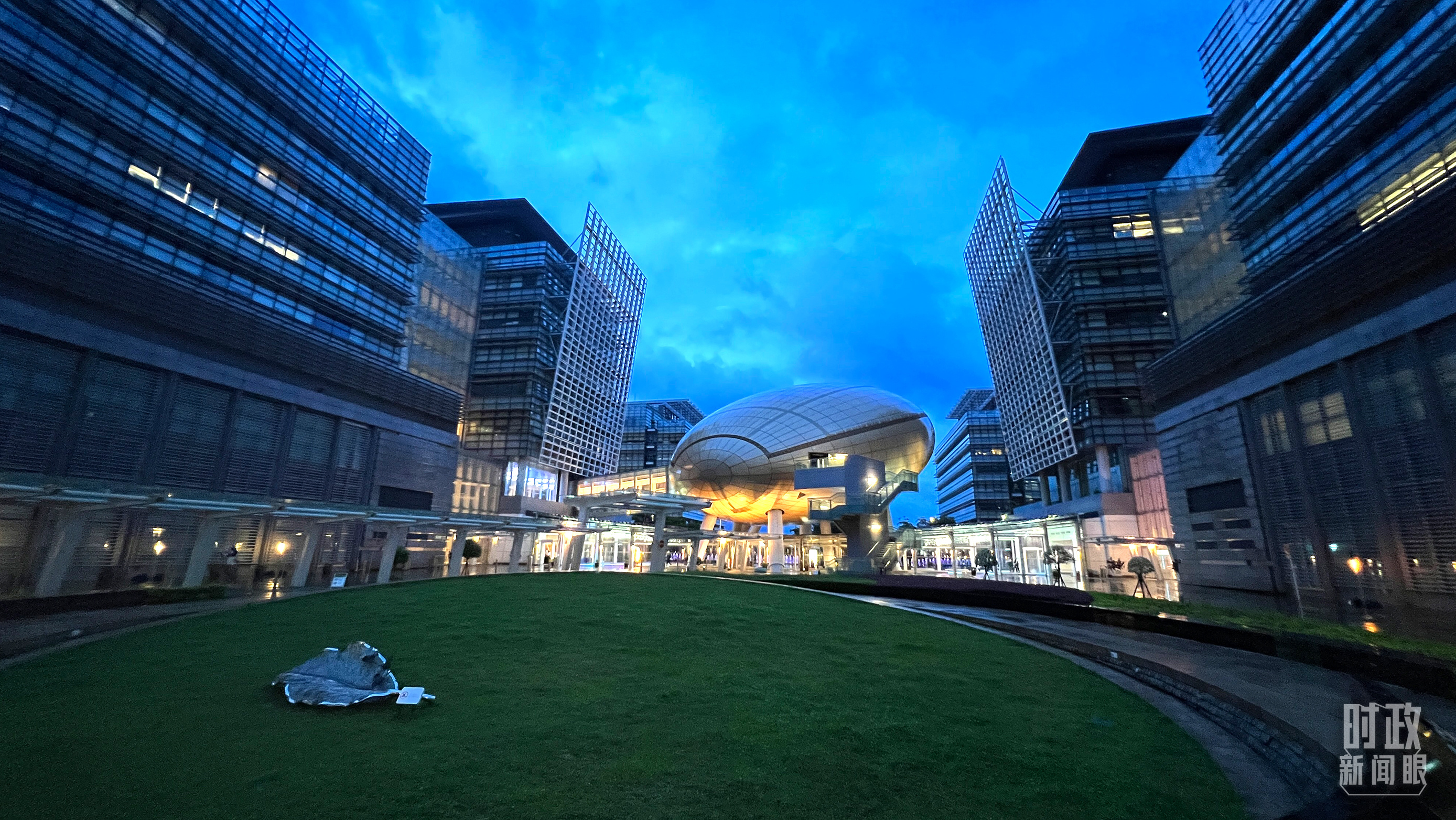时政新闻眼丨习近平视察香港,传递哪些重要信息?