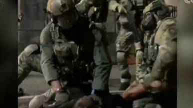 美国联邦执法人员暴力执法 抗议者被跪压
