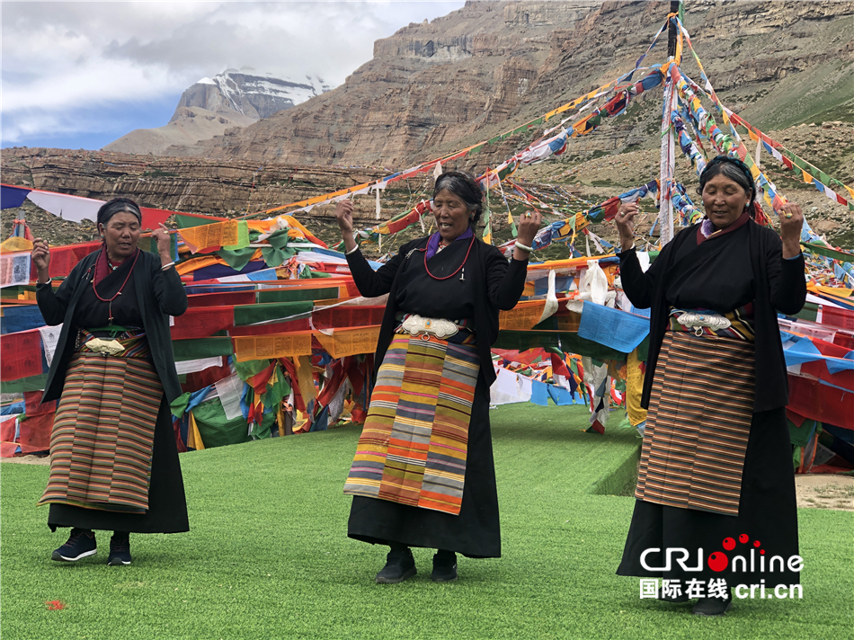 西藏“神山”静候香客、游客回归