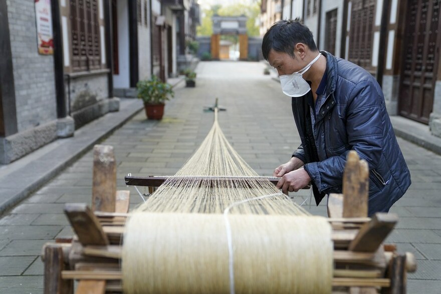 A Stalk of "Chinese grass" Weaves Its Way to the World