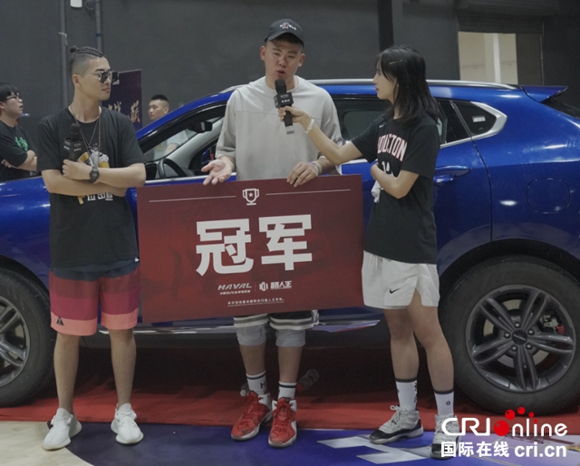 汽车频道【供稿】【资讯】燃爆帝都 路人王南北终极对决 哈弗F5见证荣耀加冕