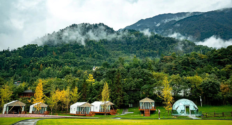 彭州推出4条夏季精品旅游线路 承包你的整个夏天_fororder_绿野星辰帐篷酒店-摄影-张鸿