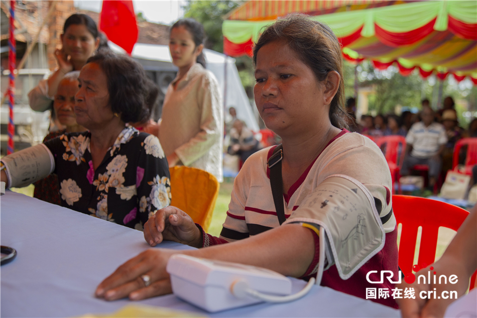 中柬友谊情乡村义诊日活动在柬大吴哥县举行