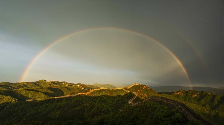 河北滦平：金山岭长城雨后双彩虹