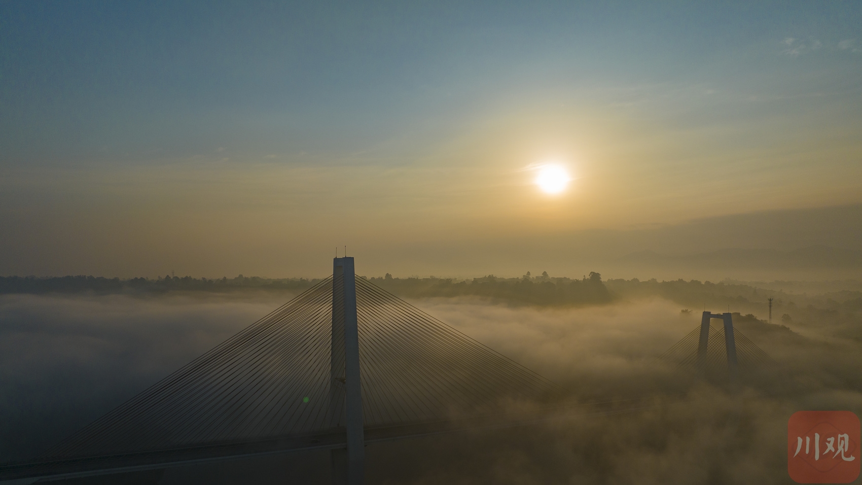 （转载）美轮美奂！航拍云雾中的广安清溪口渠江大桥