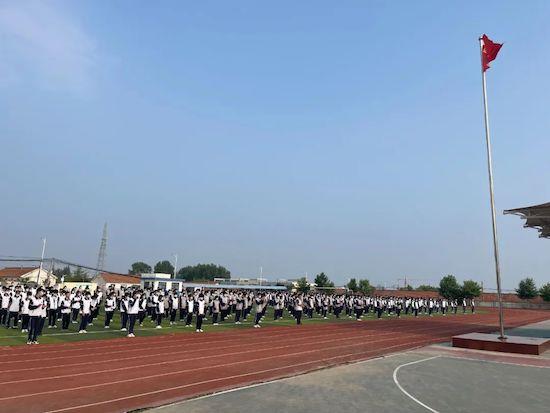 青岛西海岸新区张家楼初级中学举行2022届学生毕业典礼 青岛西海岸新区张家楼初级中学举行2022届学生毕业典礼