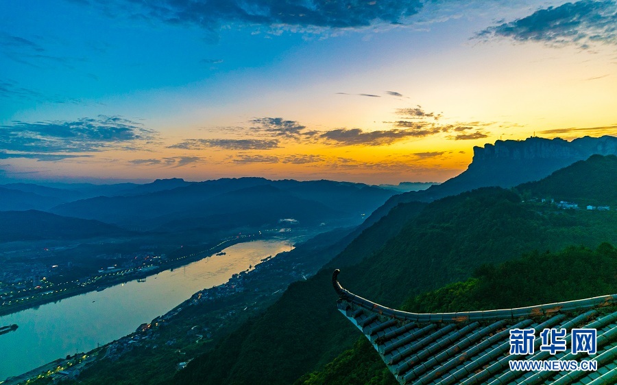 夏日三峡 云蒸霞蔚