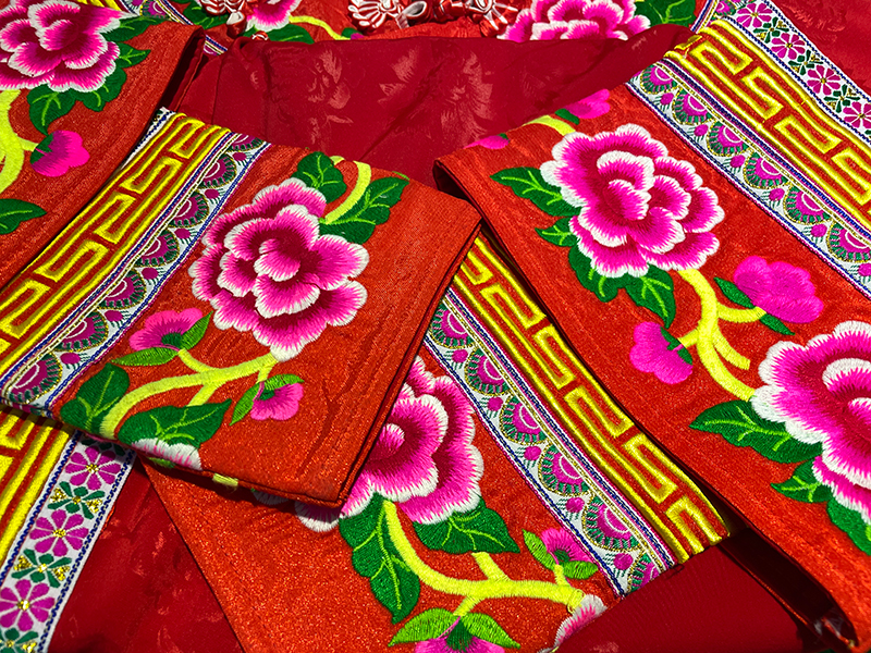 阿坝州汶川县非遗传承人林福美:传承羌绣技艺 弘扬羌族文化_fororder_羌绣服饰图案-供图-中共阿坝州委网信办