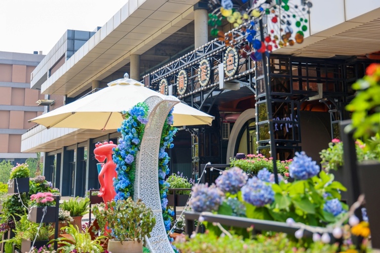 高颜值会“变脸”,光谷这条人行道你走过吗?