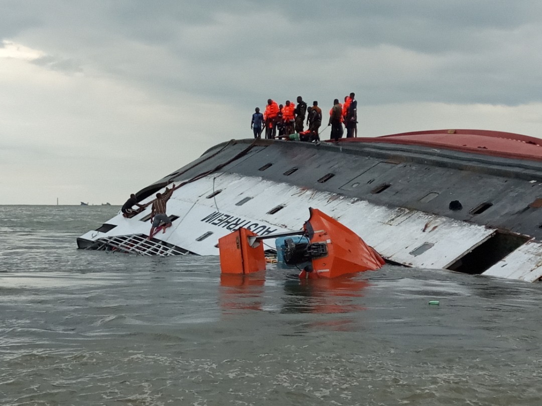 喀麦隆发生沉船事故已造成3人死亡107人获救