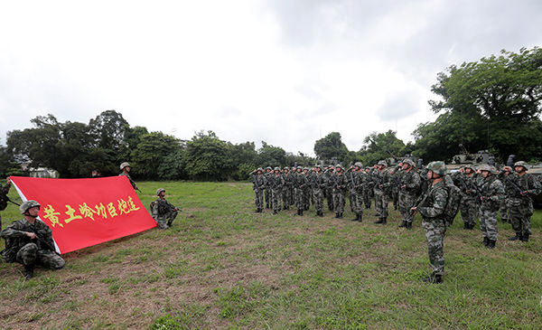 香江之畔，谱写“红军连”青春赞歌——驻香港部队某旅装步一连坚定举旗铸魂忠实履行使命记事