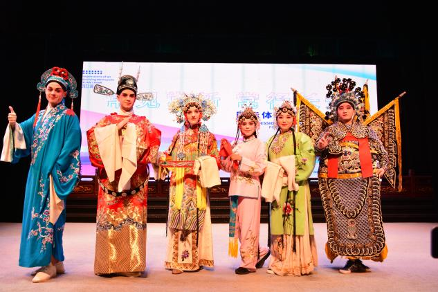 Six Popular Vloggers Jointly Promote Xi'an: International Experience Officers Start Their Tour of Xi'an at the Century-Old Yisushe_fororder_图片18