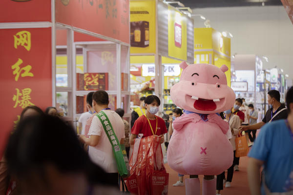 边尝美食边洽谈 第二届中部食品博览会郑州开幕