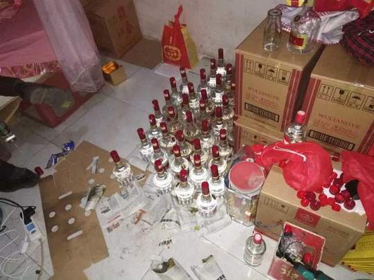 女子生产销售假酒：假冒五粮液价格翻16倍