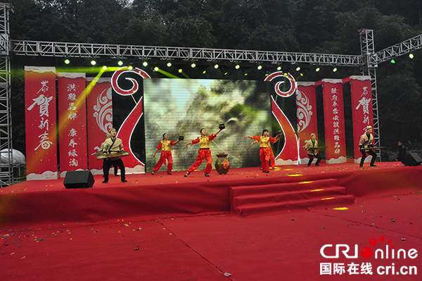 图片默认标题_fororder_精彩的文艺节目表演