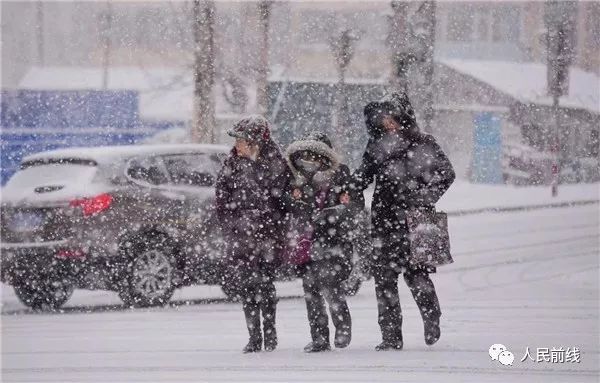 万余官兵扫雪除冰一夜无眠，让我们一起说声“辛苦了”！