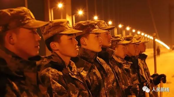 万余官兵扫雪除冰一夜无眠，让我们一起说声“辛苦了”！