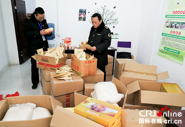 图片默认标题_fororder_扣押保健食品（荣县市场监管局供图）