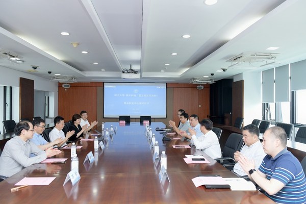 “浙江大学-聚光科技联合研发中心”举行合作签约仪式