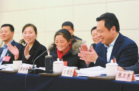 （焦点图）四川两会镜头：第一次参会