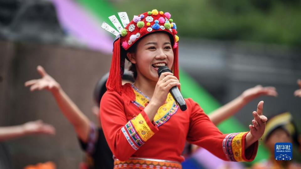 广西大化瑶族群众欢庆“祝著节”
