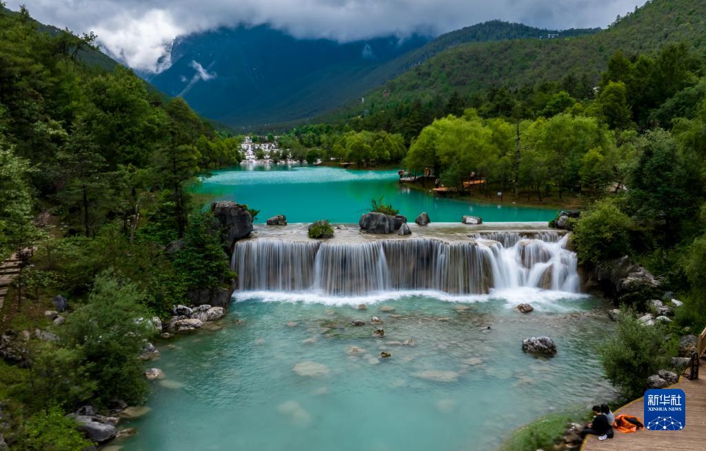 云南丽江：玉龙雪山迎来夏日旅游热