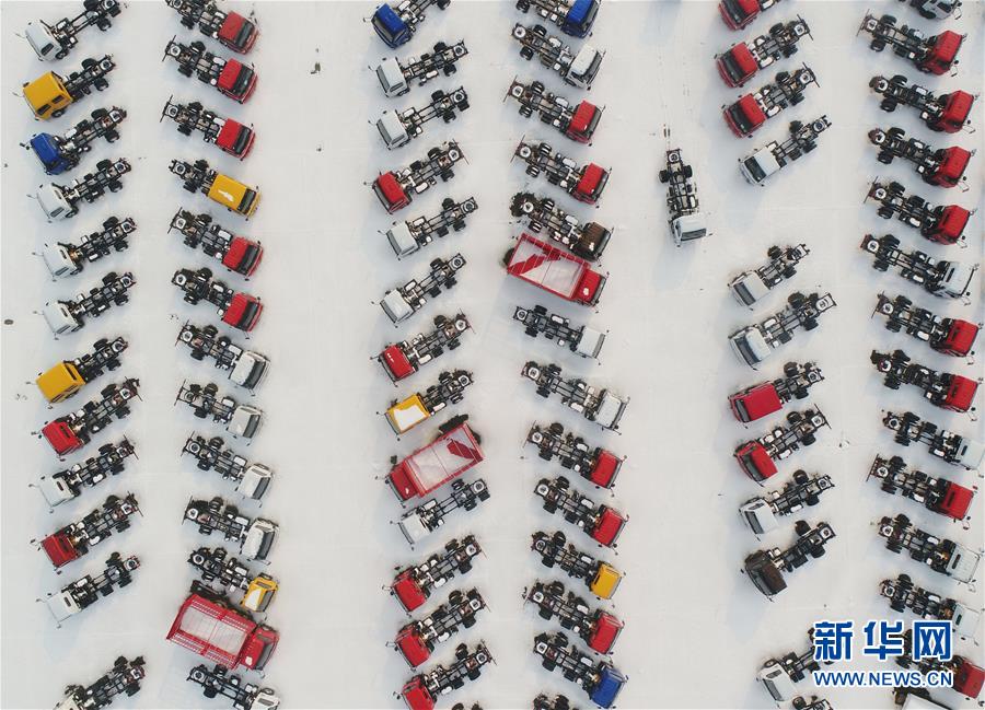 汽车排出雪后矩阵(组图)