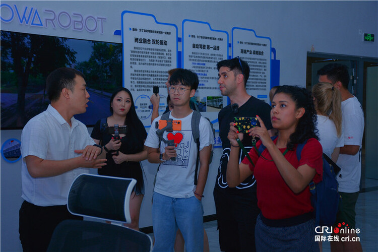 International Experience Officers Take a Tour at Qin Chuangyuan Innovation-driven Platform, Xixian New Area_fororder_图片17