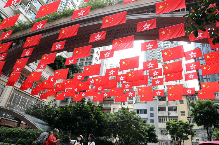 香港回归祖国25周年|喜庆气氛洋溢香港街头