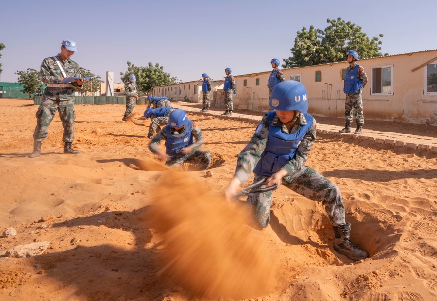 中国驻苏丹达尔富尔维和部队：直面危险 不辱使命_fororder_5.JPG