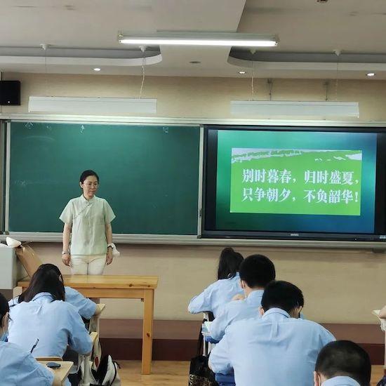 首都师范大学附属回龙观育新学校顺利开启返校第一课 首都师范大学附属回龙观育新学校顺利开启返校第一课