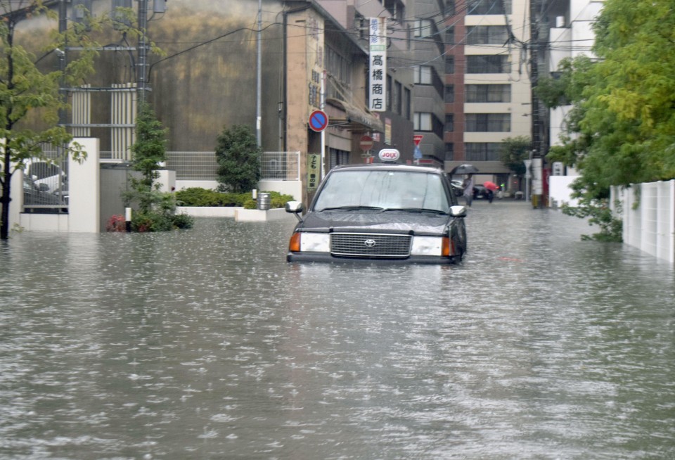 日本九州强降雨 至少1人死亡 24万人被疏散