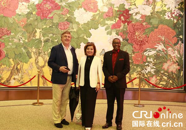 Celebrities from Silk Road countries visit Beijing Expo 2019: green technology adds charm to horticulture_fororder_7 (2)
