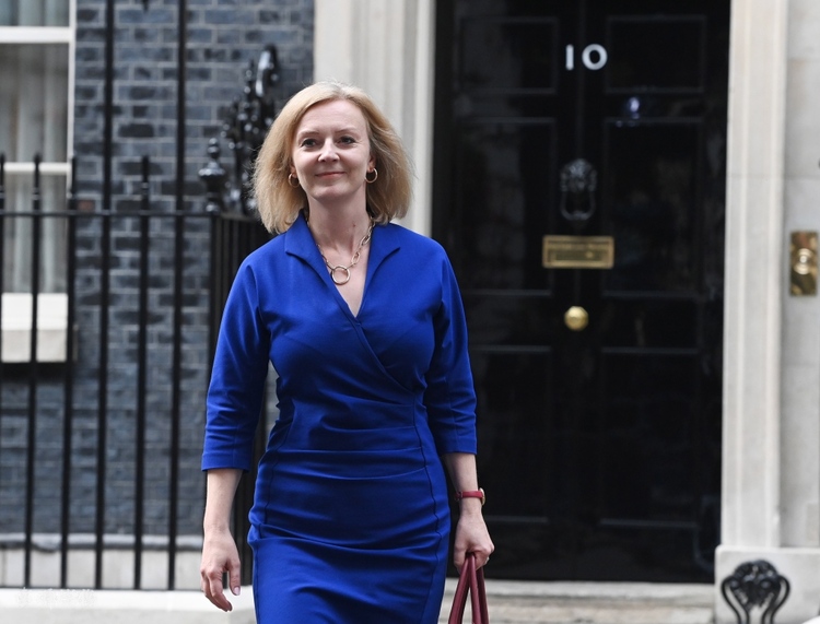 英国首相选举上演“三强争锋”:印度裔候选人领跑 非裔候选人出局