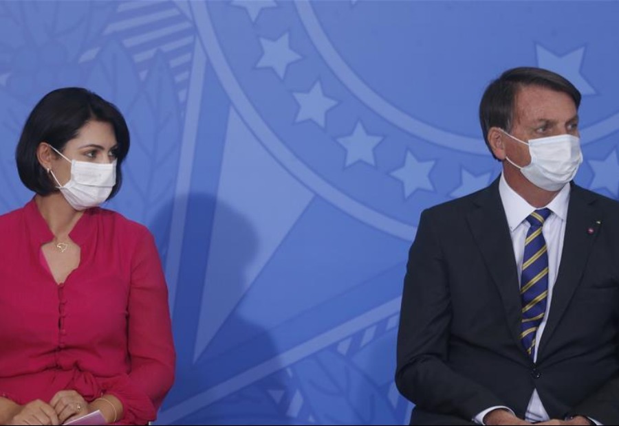 巴西总统新冠病毒检测结果转阴后首次出席官方活动