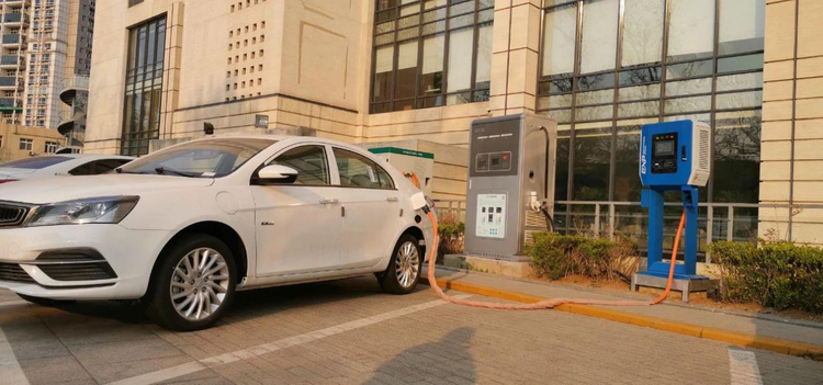 2035年禁增燃油车 新能源汽车发展能跟上吗?