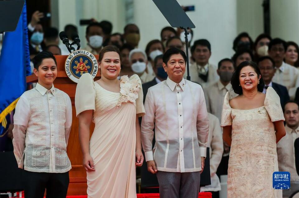 菲律宾新总统马科斯宣誓就职
