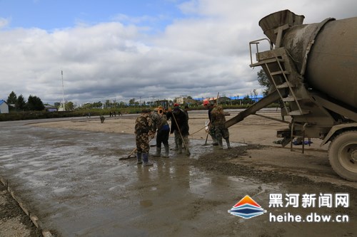 孙吴县紧锣密鼓推进省市百大项目建设