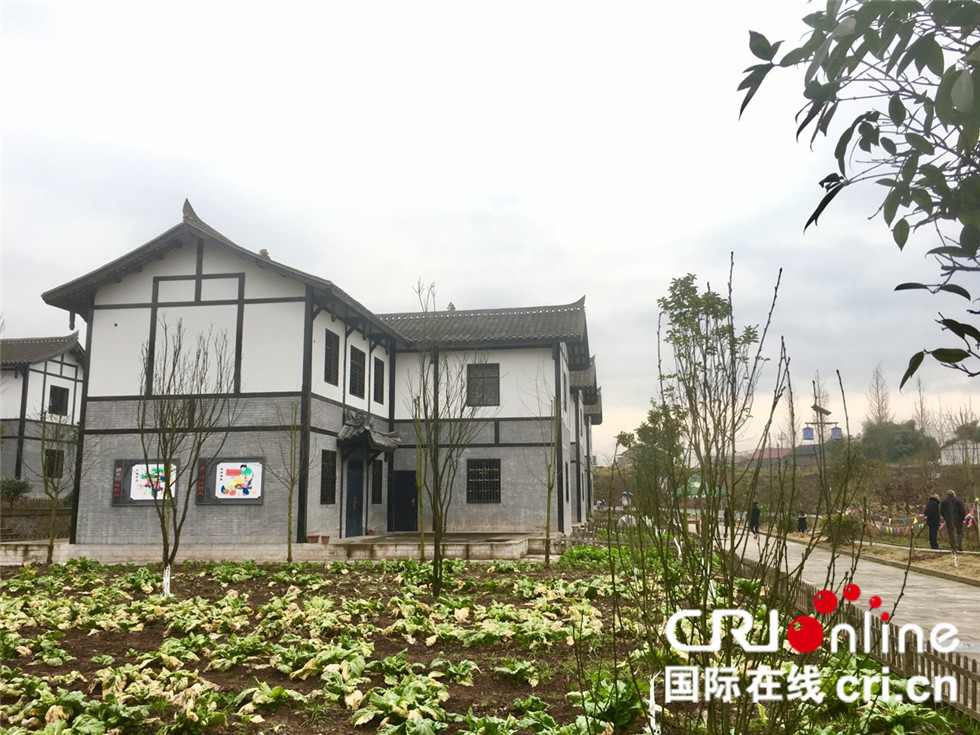【网络媒体走转改】四川广安会龙村：在脱贫致富路上策马扬鞭