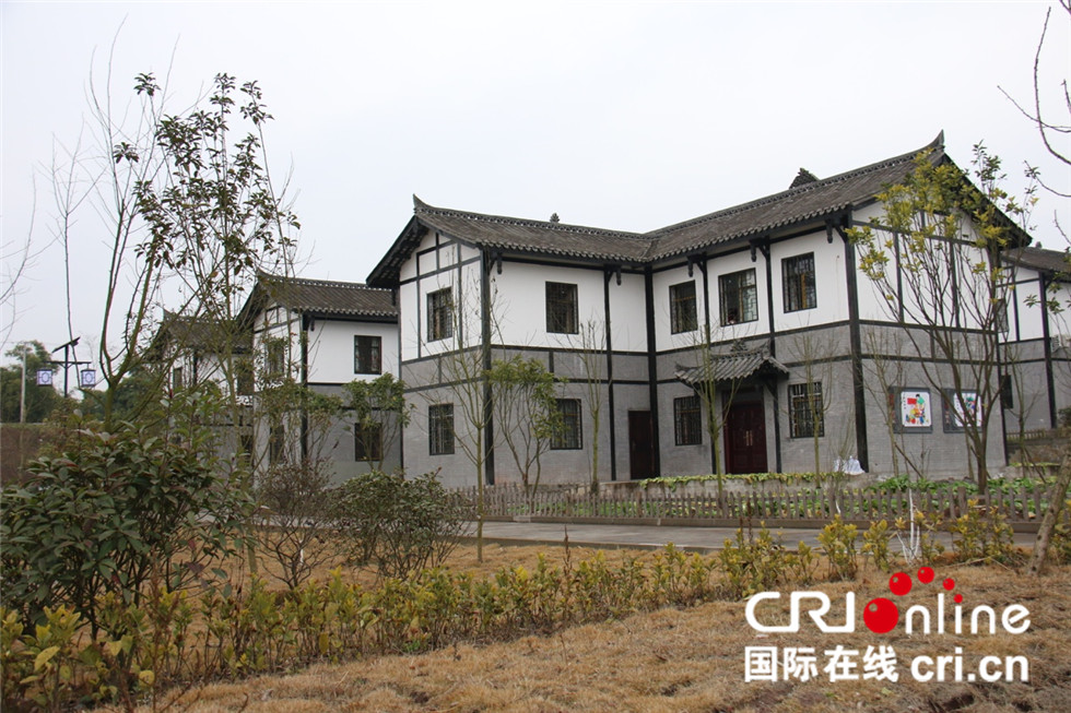 【网络媒体走转改】四川广安会龙村：在脱贫致富路上策马扬鞭