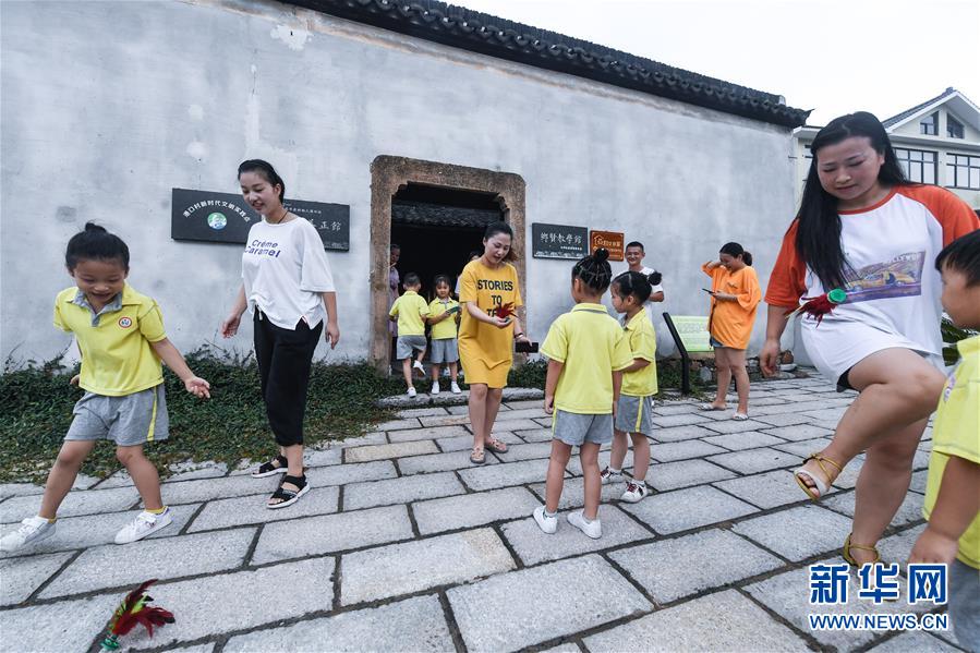 “旧时光 老游戏” 传统文化迎开学