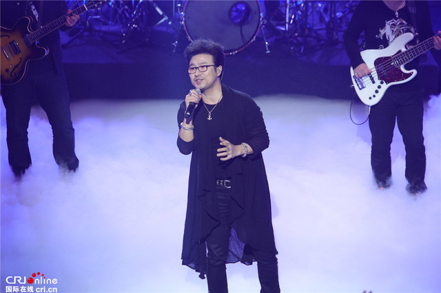 《中国新歌声》开场曲曝光 汪峰唱《安静》别有韵味
